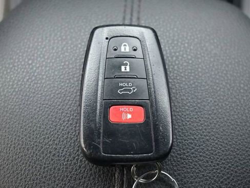 Used 2020 Toyota RAV4 XLE Premium image 18