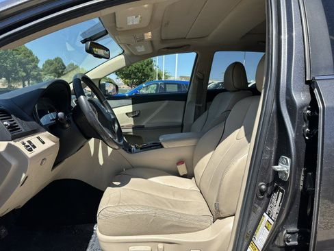 Used 2010 Toyota Venza FWD image 11