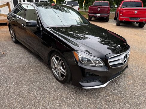 Used 2016 Mercedes-Benz E 350 4MATIC Sedan image 3