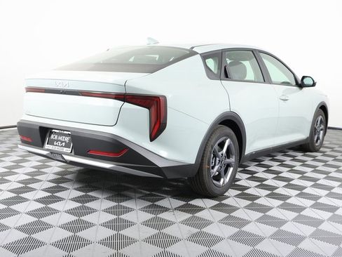 New 2025 Kia K4 LXS image 5