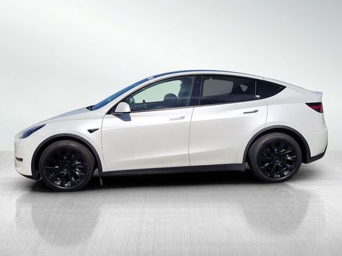 Used 2021 Tesla Model Y Long Range image 7