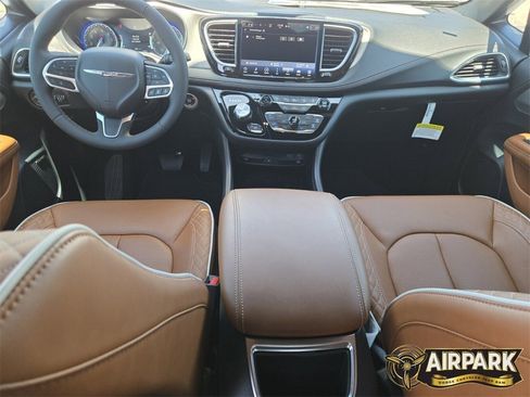 New 2024 Chrysler Pacifica Pinnacle image 20