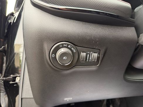 Used 2022 Jeep Compass Trailhawk w/ Trailhawk Convenience Group AWD/4WD image 31