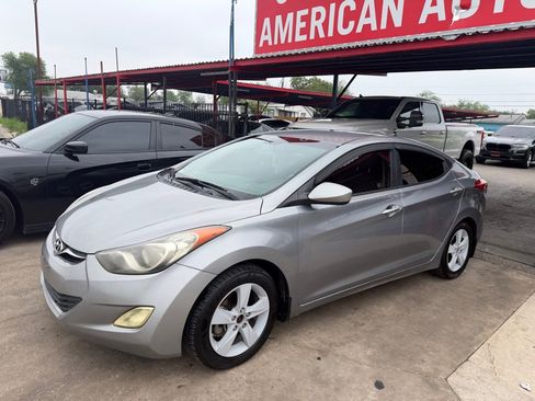 Used 2013 Hyundai Elantra GLS FWD image 2
