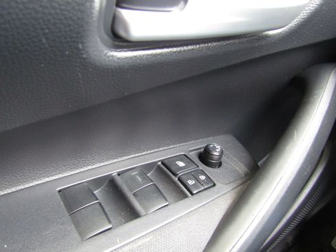 Used 2020 Toyota Corolla LE image 24