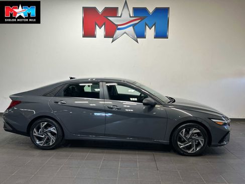 New 2026 Hyundai Elantra Limited FWD image 1