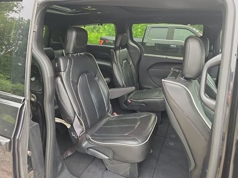 Used 2021 Chrysler Pacifica Limited w/ Uconnect Theater Family Group AWD/4WD image 18