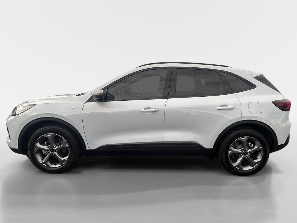 Used 2025 Ford Escape ST-Line w/ Tech Pack #1 FWD image 2
