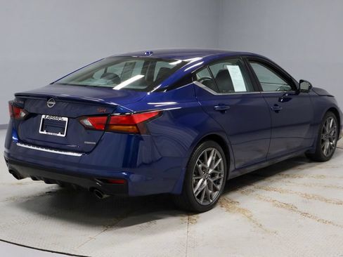Used 2023 Nissan Altima 2.0 SR FWD image 13