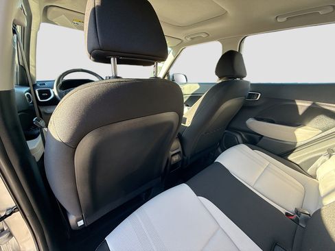 Used 2024 Hyundai Venue SEL image 22