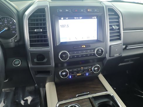 Used 2019 Ford Expedition Platinum image 14