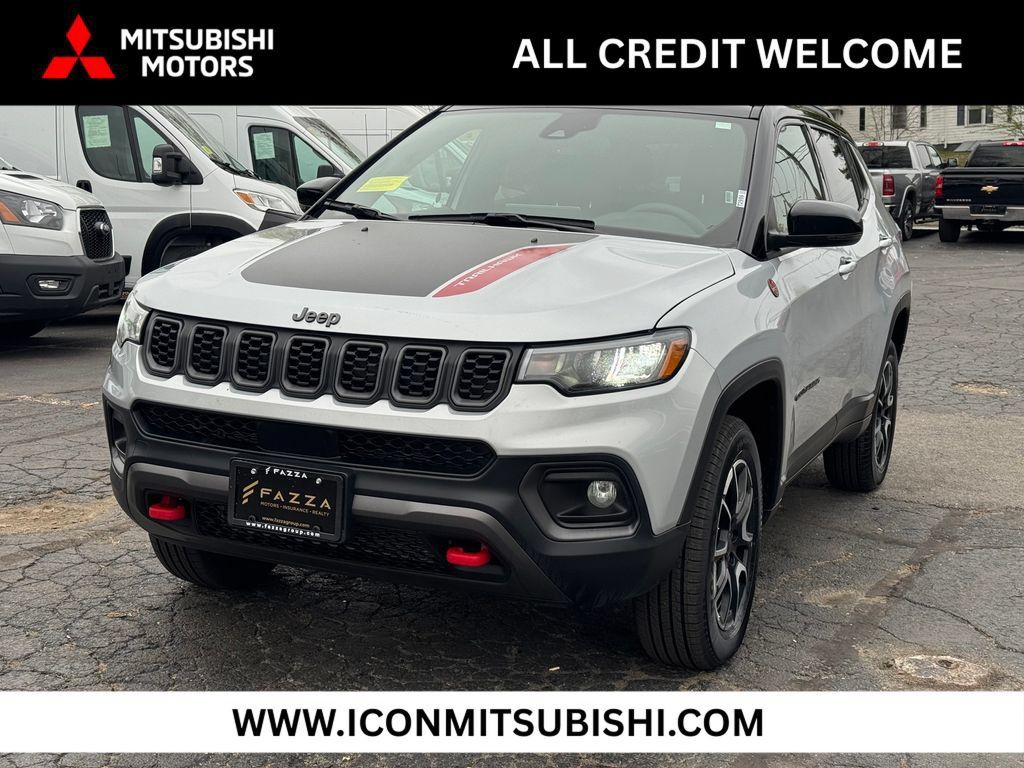 Used 2025 Jeep Compass Trailhawk AWD/4WD image 1