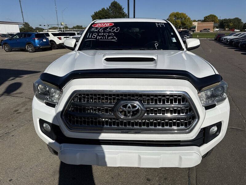 Used 2016 Toyota Tacoma TRD Sport AWD/4WD image 12