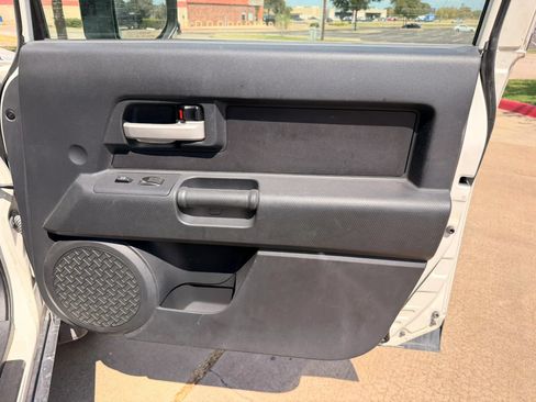 Used 2010 Toyota FJ Cruiser 2WD image 13