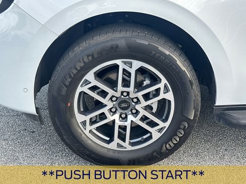 Certified 2025 Ford Expedition Active image 13