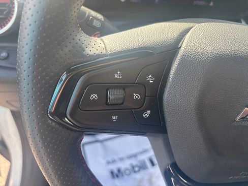 Used 2025 Chevrolet Trax RS FWD image 25