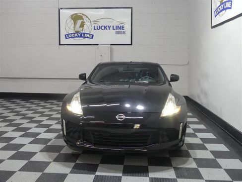 Used 2017 Nissan 370Z Coupe image 2