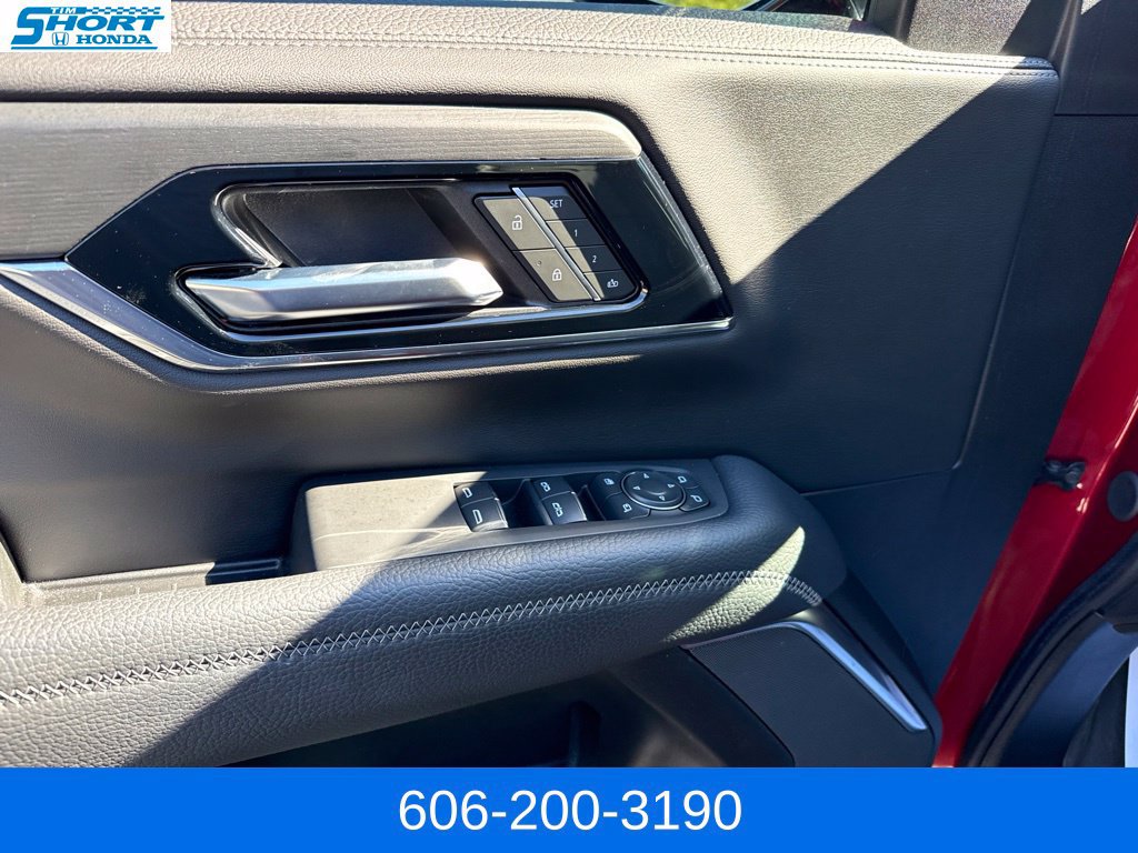 Used 2025 GMC Yukon Denali w/ Sun & Power Step Package AWD/4WD image 23