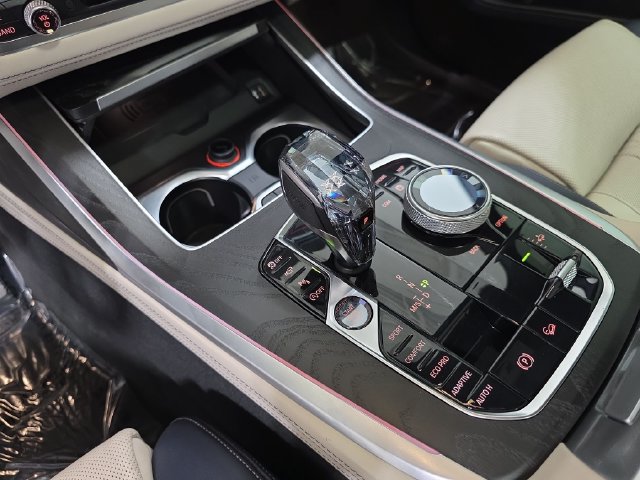Used 2019 BMW X7 xDrive50i w/ M Sport Package AWD/4WD image 25