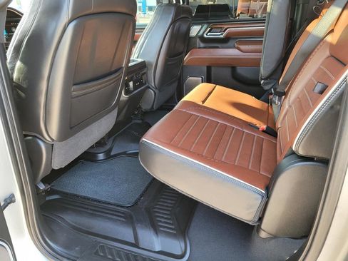 Used 2024 GMC Sierra 2500 Denali Ultimate AWD/4WD image 3