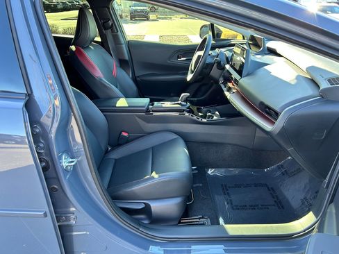 Used 2025 Toyota Prius Plug-In Hybrid image 28