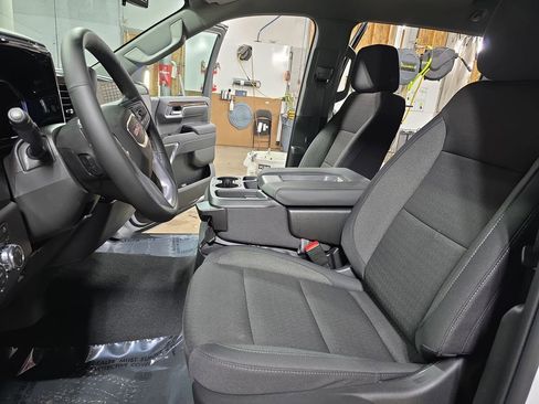 New 2026 GMC Sierra 1500 SLE w/ Preferred Package AWD/4WD image 14