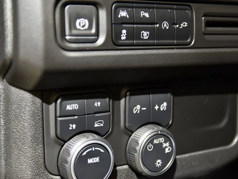Used 2022 Chevrolet Tahoe LT w/ Luxury Package AWD/4WD image 16