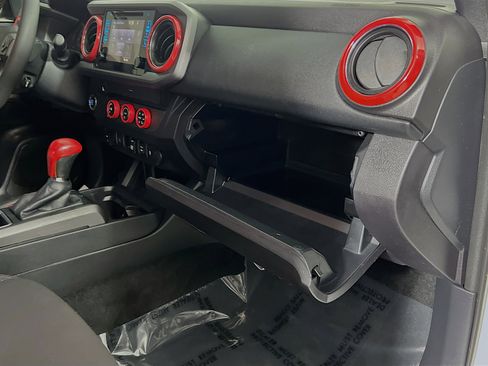 Used 2019 Toyota Tacoma TRD Sport image 34