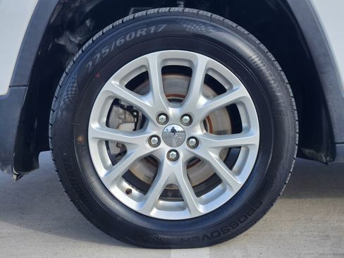 Used 2015 Jeep Cherokee Latitude w/ Comfort/Convenience Group image 11