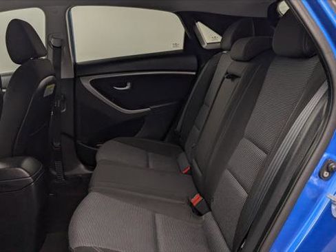 Used 2017 Hyundai Elantra GT image 12