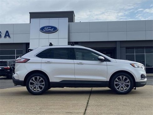 Used 2019 Ford Edge Titanium image 2