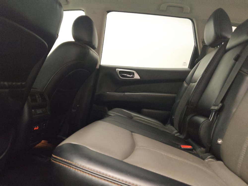 Used 2019 Nissan Pathfinder SL FWD image 18