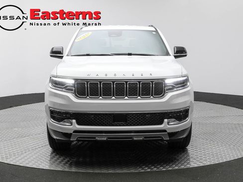Used 2023 Jeep Wagoneer Series III w/ Preferred Equipment Group RWD image 2