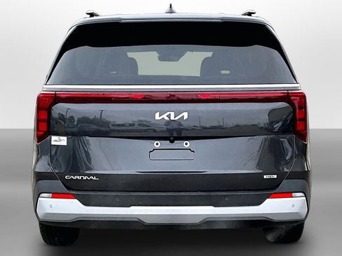 Used 2026 Kia Carnival EX image 4