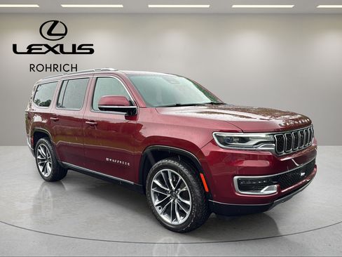 Used 2022 Jeep Wagoneer Series III w/ Premium Group I AWD/4WD image 4
