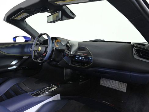 Used 2022 Ferrari SF90 Spider image 18