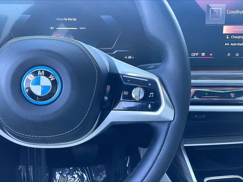 Used 2023 BMW i7 xDrive60 AWD/4WD image 24