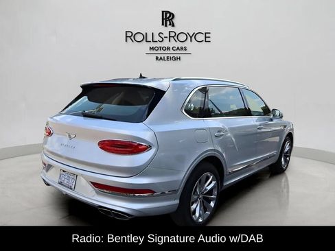 Used 2023 Bentley Bentayga Extended Wheelbase AWD/4WD image 4