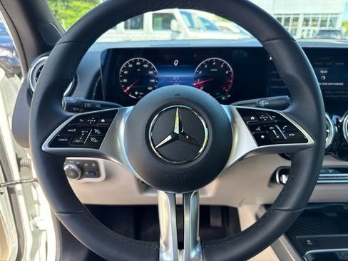 Used 2026 Mercedes-Benz GLB 250 4MATIC image 15