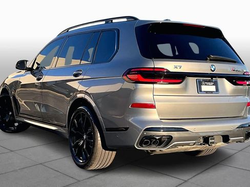 Used 2025 BMW X7 M60i image 11