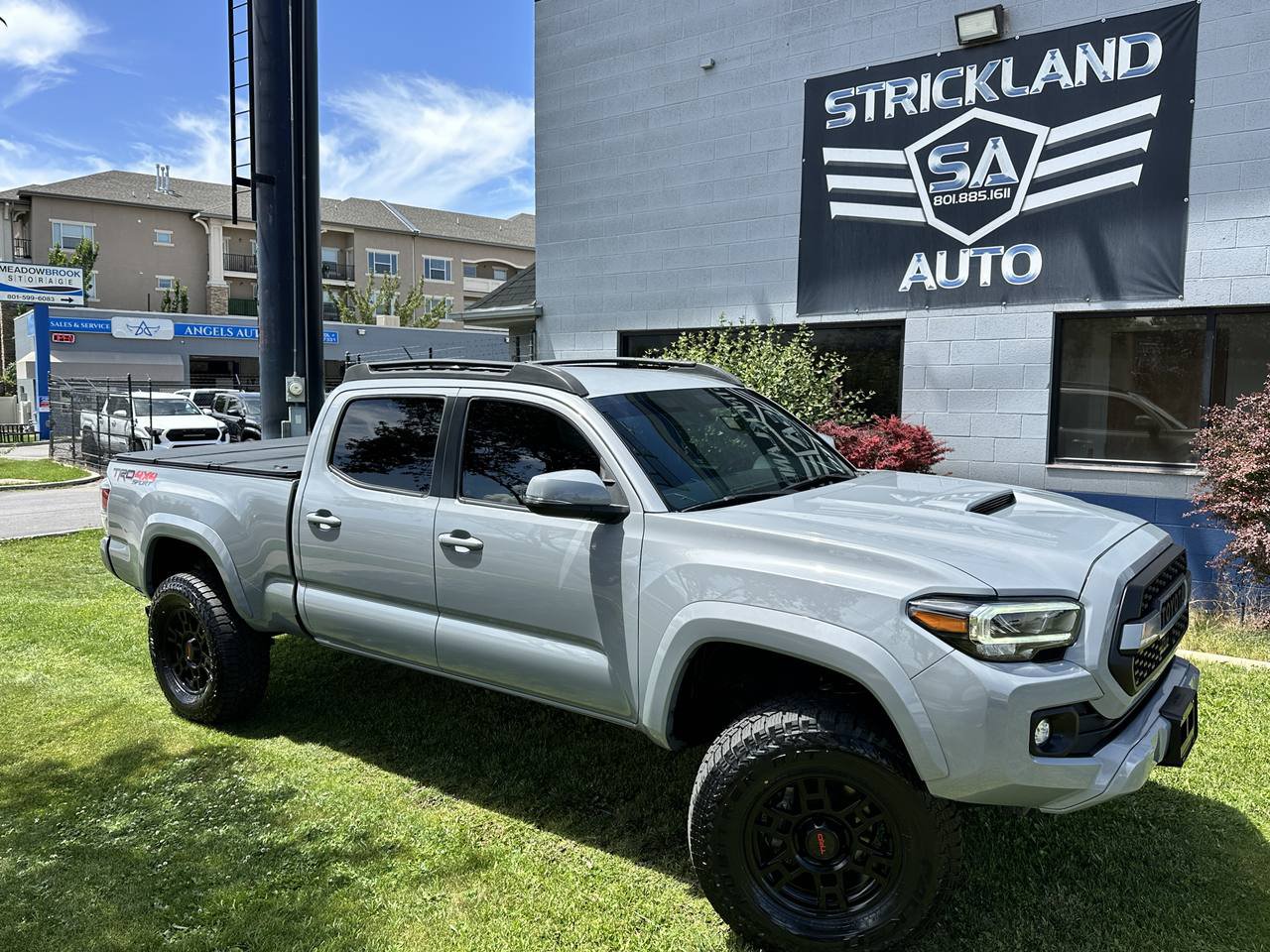 Used 2021 Toyota Tacoma TRD Sport w/ Technology Package AWD/4WD image 2