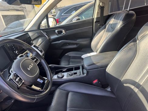 Used 2023 Kia Sorento EX w/ Panoramic Sunroof Package AWD/4WD image 6