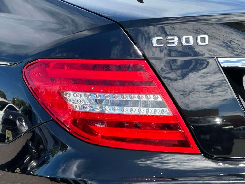 Used 2012 Mercedes-Benz C 300 4MATIC Sedan image 8