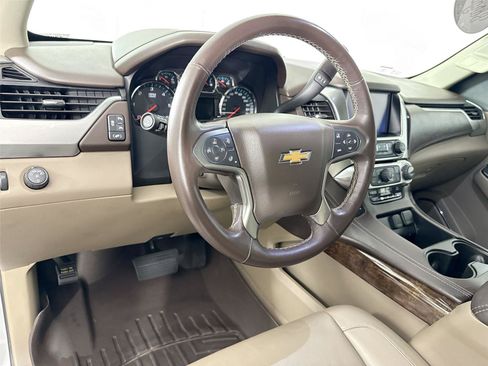 Used 2020 Chevrolet Tahoe LT w/ Luxury Package RWD image 4