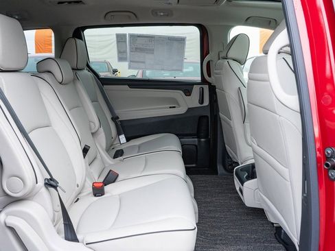 New 2026 Honda Odyssey Touring image 14