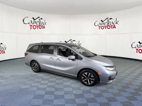 Used 2025 Honda Odyssey EX-L image 2