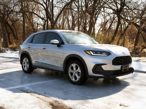 Used 2023 Honda HR-V LX image 2