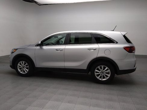 Used 2020 Kia Sorento LX image 3