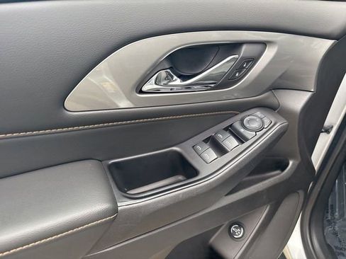 Used 2018 Chevrolet Traverse LT image 14