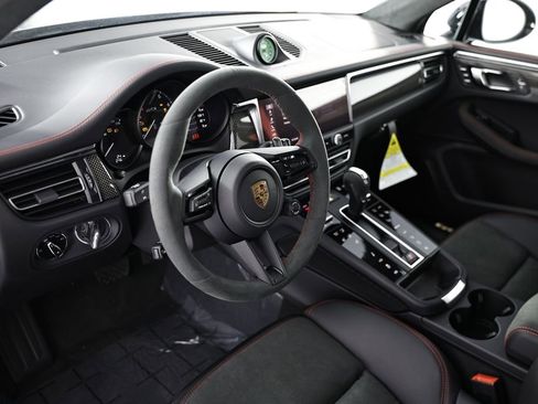 New 2026 Porsche Macan GTS image 4